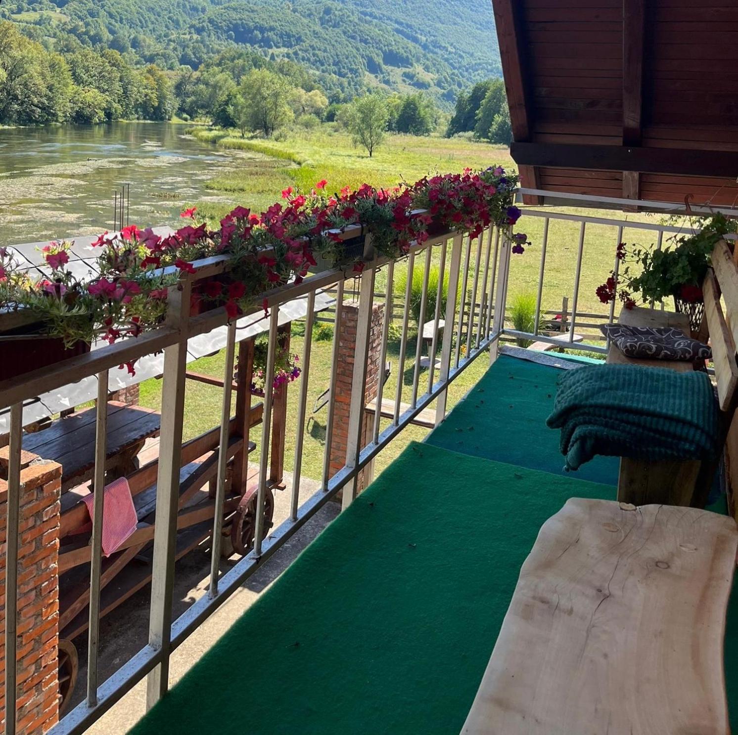 Bed And Breakfast Family Djukic Sipovo Exterior foto